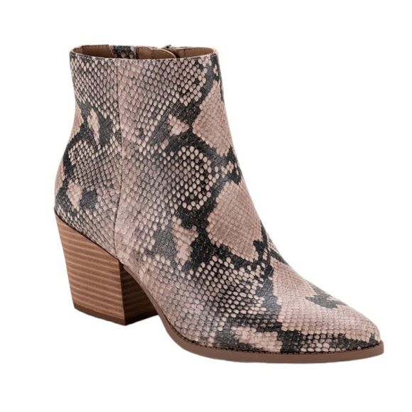 Sun + Stone Women’s Eryn Block-Heel Booties in the Size 9.5M in Ivory Snake - Picture 4 of 7